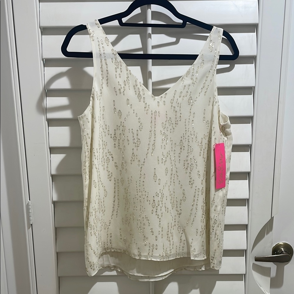 NWT Lilly Pulitzer florin silk sleeveless v-neck
Fish Clip Chiffon Size Small